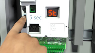 3D Animation Industrietechnik - Steuerung für Schnelllauftor wird programmiert